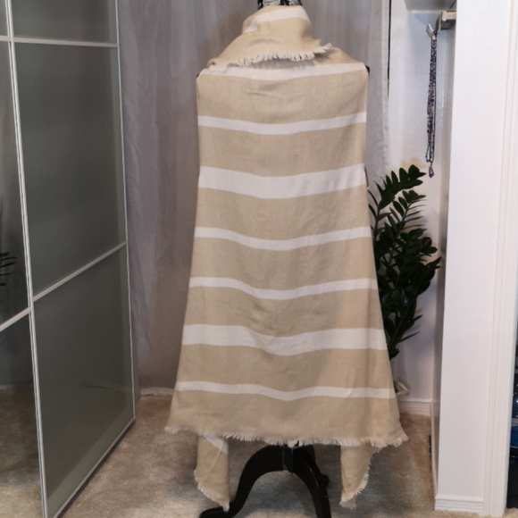 🛍️Ladies Fringe Vest🛍️ - Picture 4 of 6